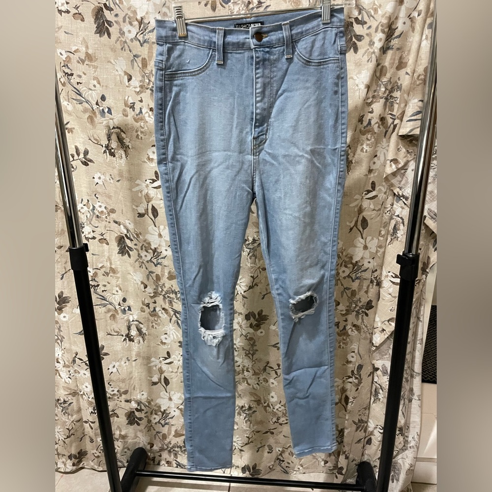 This jean I got it from fashionNova.